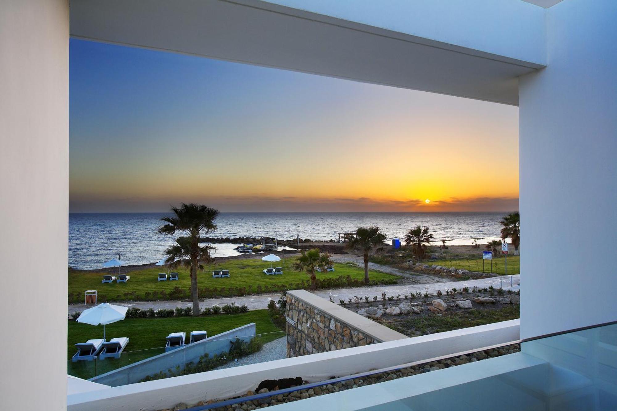 Paradise Cove Luxurious Beach Villas Pafos Exterior foto